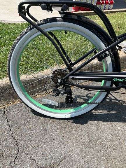 Hang Ten California 7-Speed Cruiser Bicycle with Green Accents