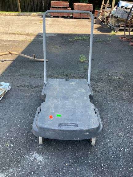 Rubbermaid Platform Cart with 400 lb Weight Capacity