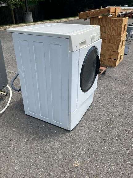 GE Front-Load Washing Machine, Model WSSH300G0WW