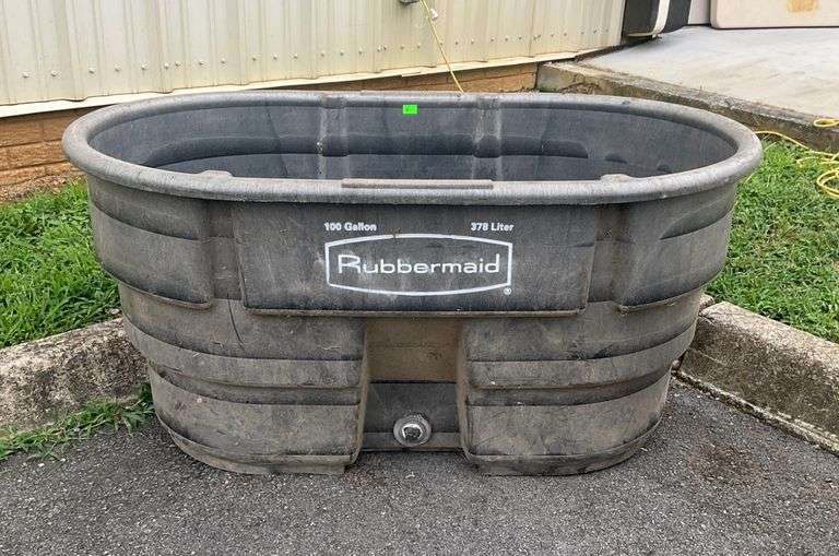 Rubbermaid 100-Gallon Stock Tank with Drain Plug