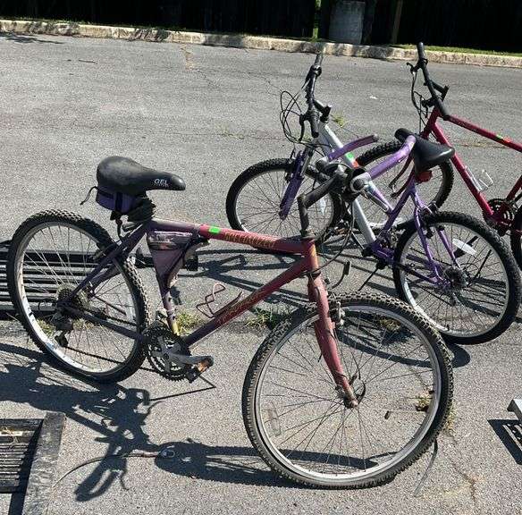 Specialized Hardrock Mountain Bike, Sold for Parts or Repairs