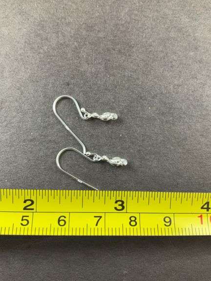 Sterling silver treble clef dangle earrings .68g