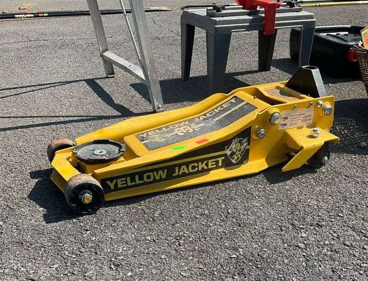 Yellow Jacket 3-Ton Hydraulic Floor Jack (Missing Handle)