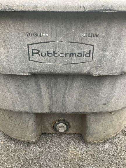 Rubbermaid 70-Gallon Stock Tank with Drain Plug