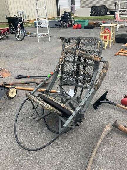 RealTree Theme Portable Tree Stand With Mesh Backrest