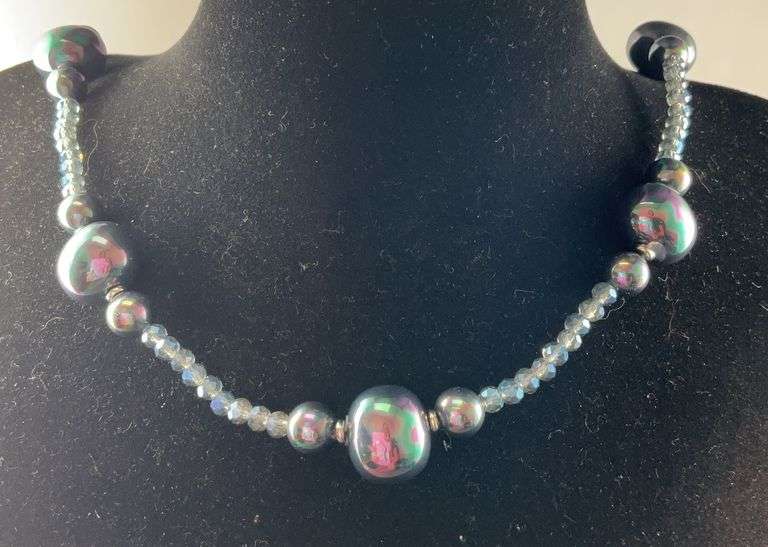 28-30in Tahitian peacock shell pearl and midnight bleu glass beaded silvertone necklace