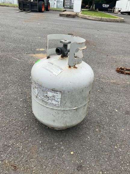 Propane Tank with Handle and Valve