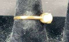 14k yellow gold and pearl ring size 6.5 tested and weighs 1.8g