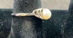 Sterling silver heart with freshwater pearl ring size 6