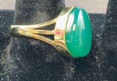 Green onyx goldtone ring size 9