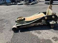 Hydraulic Floor Jack with Long Handle