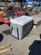 Rubbermaid Rolling Cooler with Dual-Hinged Lid and Handle