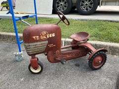 Metal Pedal Tractor Toy with Knee Action Steering