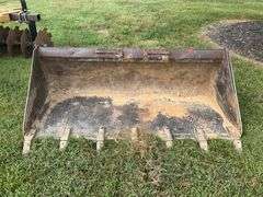 Skid Steer Bucket with Bolt-On Teeth