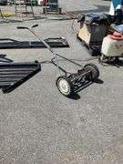 Manual Push Lawn Mower with 16-Inch Clearing Width