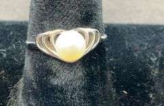 Sterling silver heart with freshwater pearl ring size 6