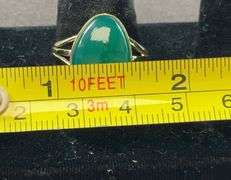 Green onyx goldtone ring size 9