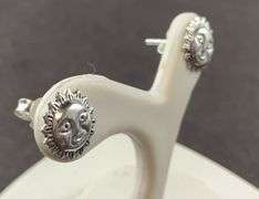 Sterling silver sun stud earrings .56g