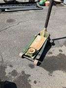 Hydraulic Floor Jack with Long Handle