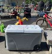 Rubbermaid Rolling Cooler with Dual-Hinged Lid and Handle