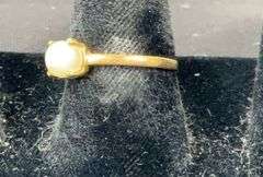 14k yellow gold and pearl ring size 6.5 tested and weighs 1.8g