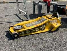 Yellow Jacket 3-Ton Hydraulic Floor Jack (Missing Handle)