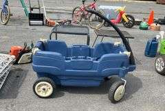 Step2 Blue Plastic Wagon With Black Handle and Seating