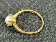 14k yellow gold and pearl ring size 6.5 tested and weighs 1.8g