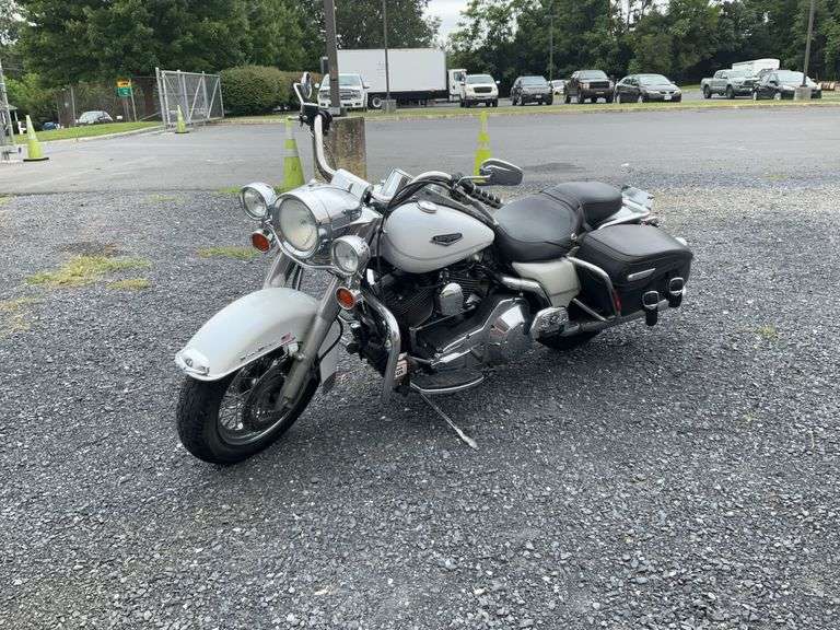 2004 Harley Davidson Motorcycle, Road King, Vin#1HD1FRW134Y725962. Mileage as shown 122,935. Leather side saddle bags, Seller rode this bike into us here at Hash Auctions,  READ MORE