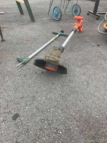 Black+Decker LST201 20V String Trimmer and Weasel Weed Puller