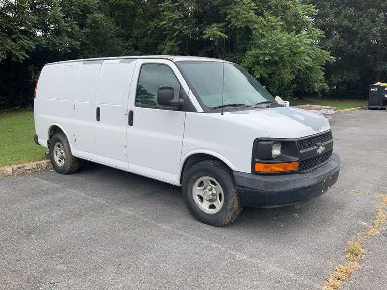 2008 Chevrolet Express Van, 4.3 Liter engine, the exterior paint has peeling issues as shown the metal however seem to be okay, tires show good tread but READ MORE
