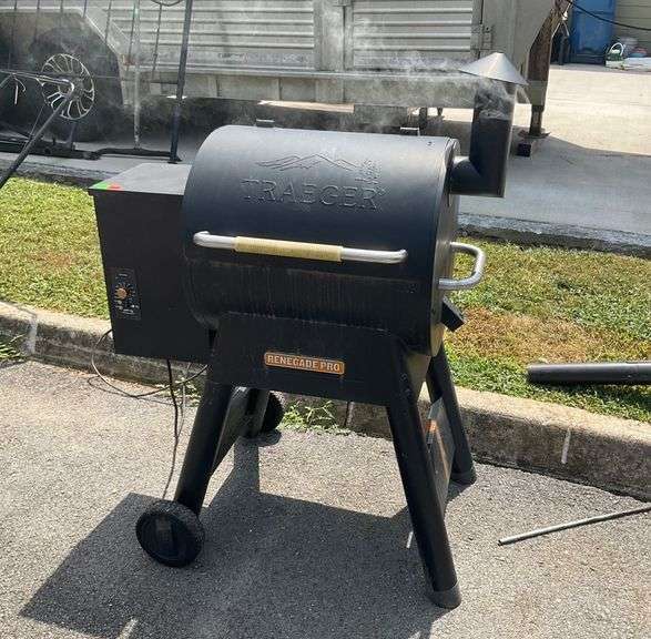 Traeger Renegade Pro Pellet Grill with Digital Temperature Control