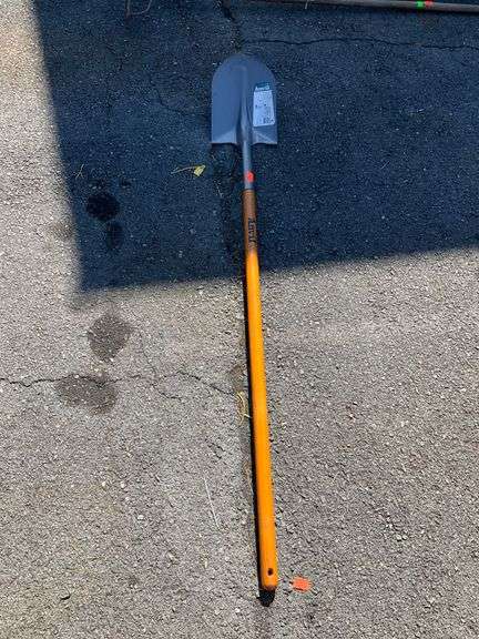 Anvil Garden Shovel with Metal Blade and Wooden Handle