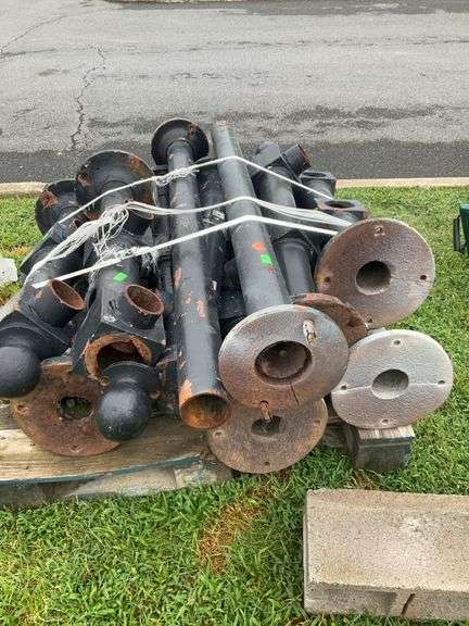 Pallet with Black Steel Posts