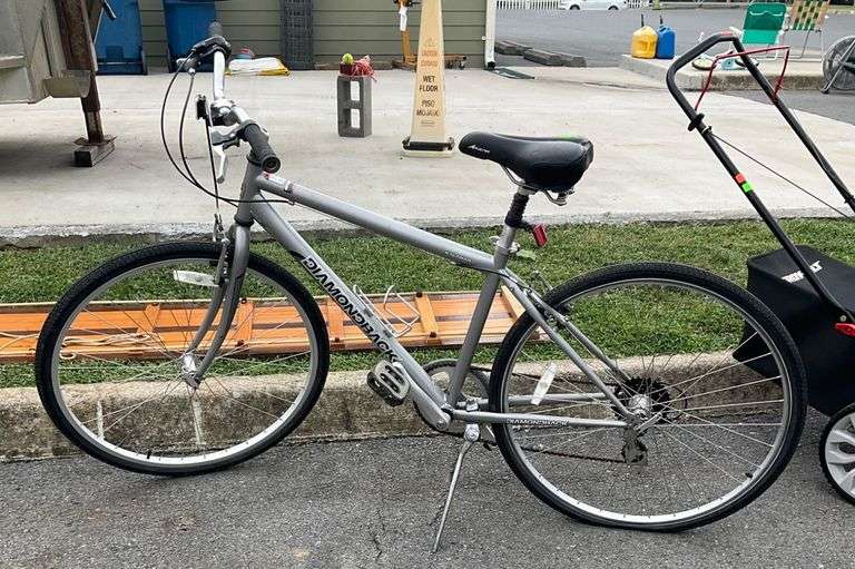 Diamondback Kalamar Hybrid Bike with 21-Speed Gear System