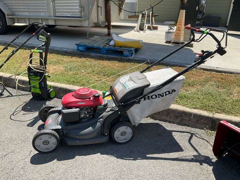 Honda HRX217 Gas-Powered Lawn Mower with Grass Collection Bag