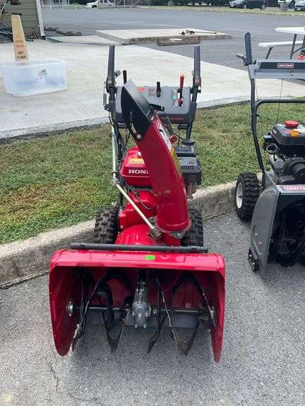 Honda HS724 Hydrostatic Two-Stage Snowblower