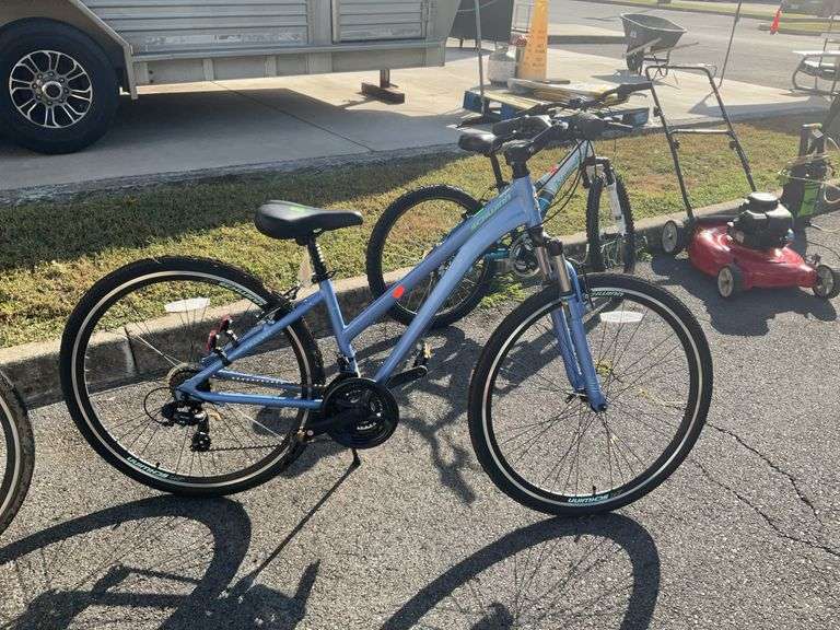 Schwinn Trailway Bike 21 speed, Aluminum framed, here is a bike in like new condition folks so pay attention