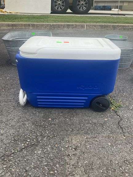 Igloo Rolling Cooler with Blue Body and White Lid