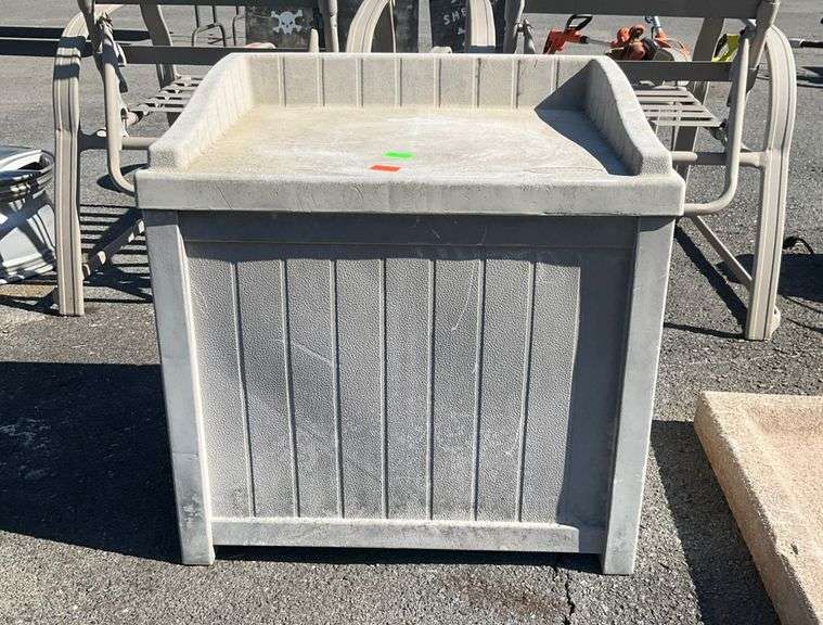 Suncast Storage Box, 17”x22”x8”