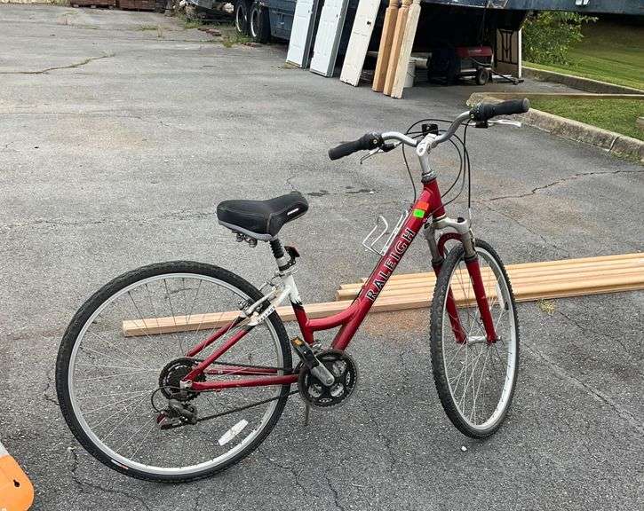 Raleigh 15-Speed Bicycle With Red Frame and Avenir Saddle
