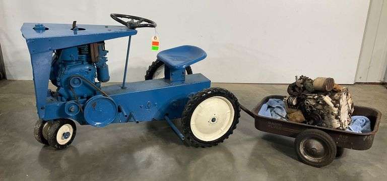 David Bradley Play-Trac Toy Tractor with Craftsman 2.25-HP Engine and Tow Cart