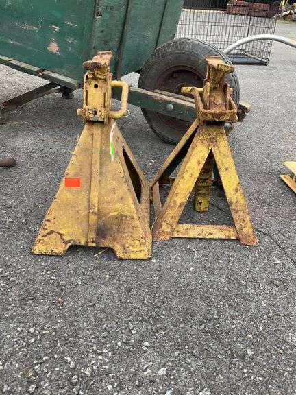 Metal Jack Stands, One with 5-Ton Capacity