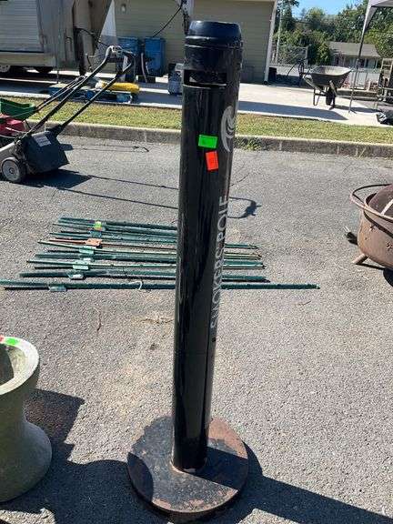 Rubbermaid Commercial Products Smokers’ Pole, 42”H