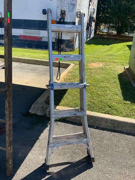 Werner MT-13 Telescoping Aluminum Ladder, 300-lb Load Capacity