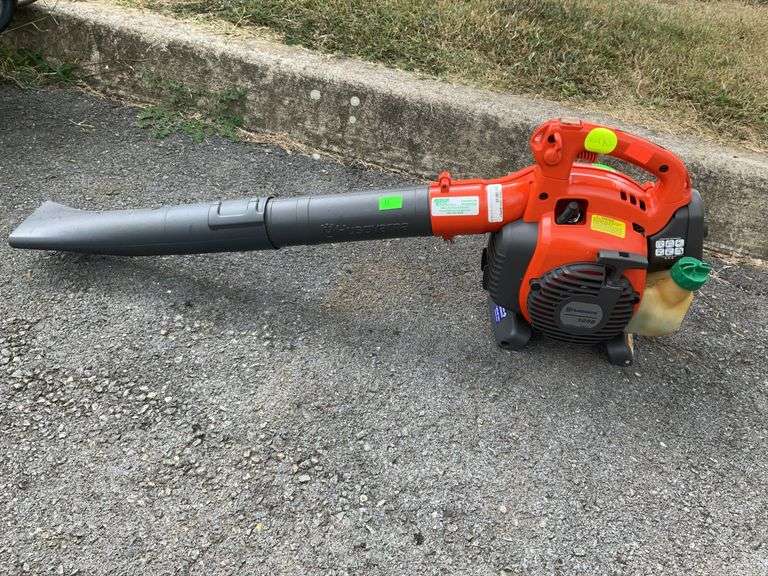 Husqvarna 125B Blower, gas powered working condition