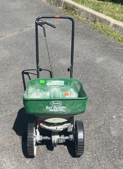 Scotts Mini broadcast spreader