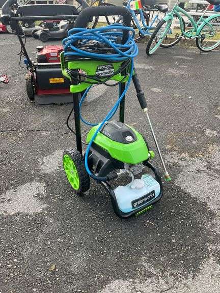 Greenworks 2000 PSI 1.2 GPM Electric Pressure Washer with Hose and Wand, Machine is in operating condition.