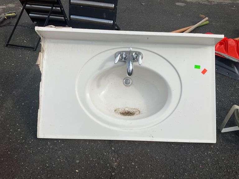 Laguna 37″ x 22″ Vanity Top with 16″ Bowl and Chrome Faucet