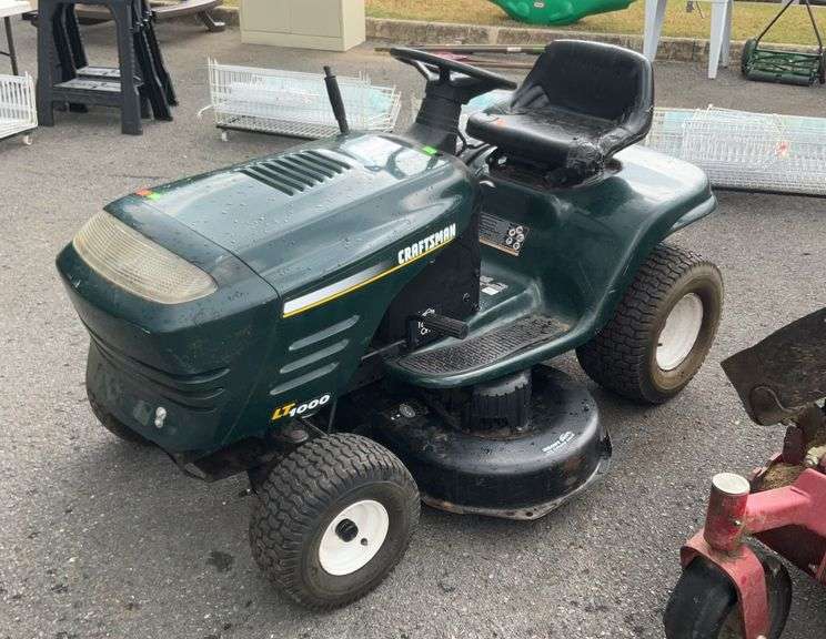 Craftsman LT1000, Riding Mower for repairs or parts. 16.5hp Engine is locked up.